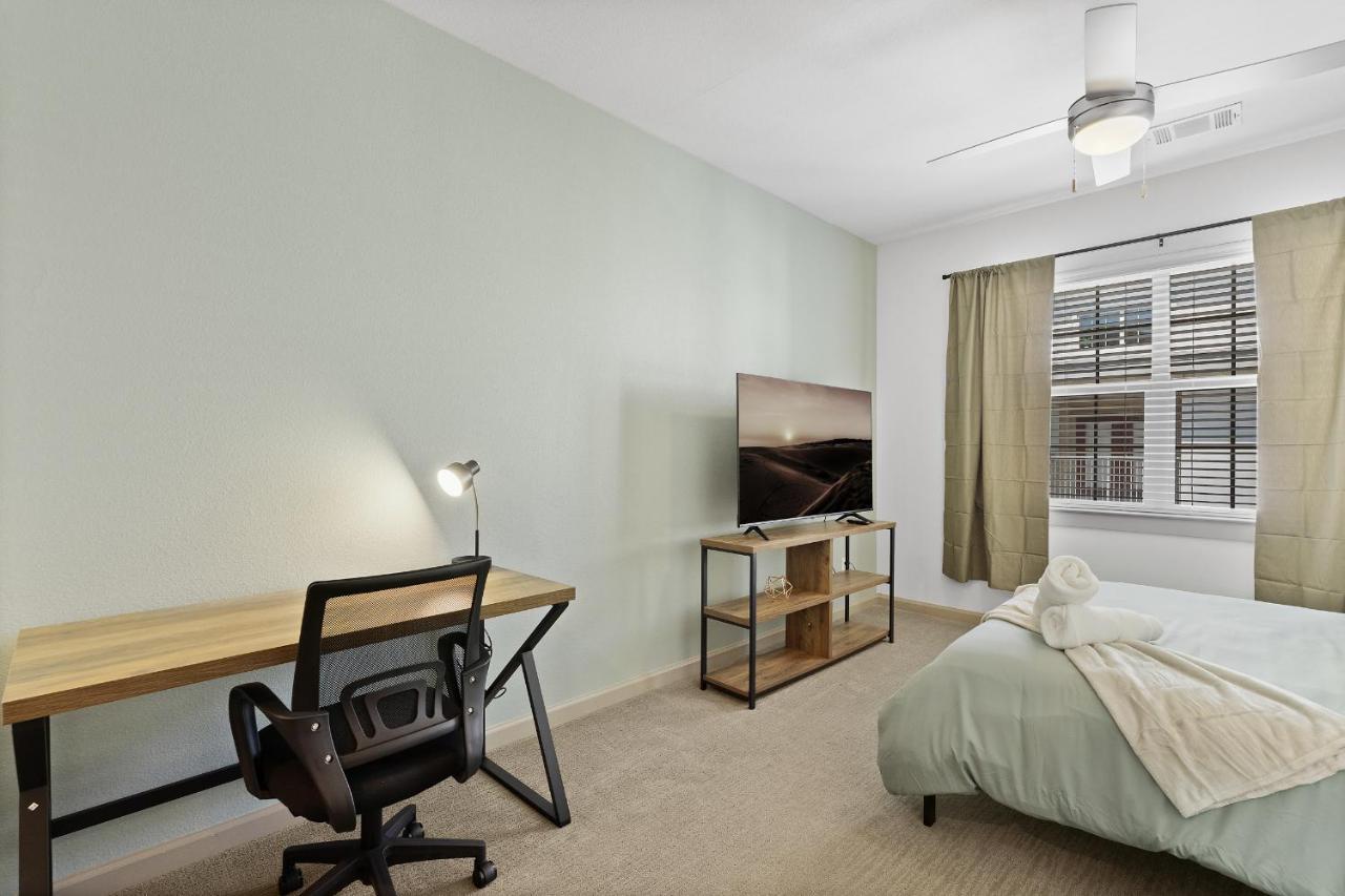 Luxe 3B/2B Getaway - Pool, Gym, Parking, Pet Wash Leilighet Leander Eksteriør bilde