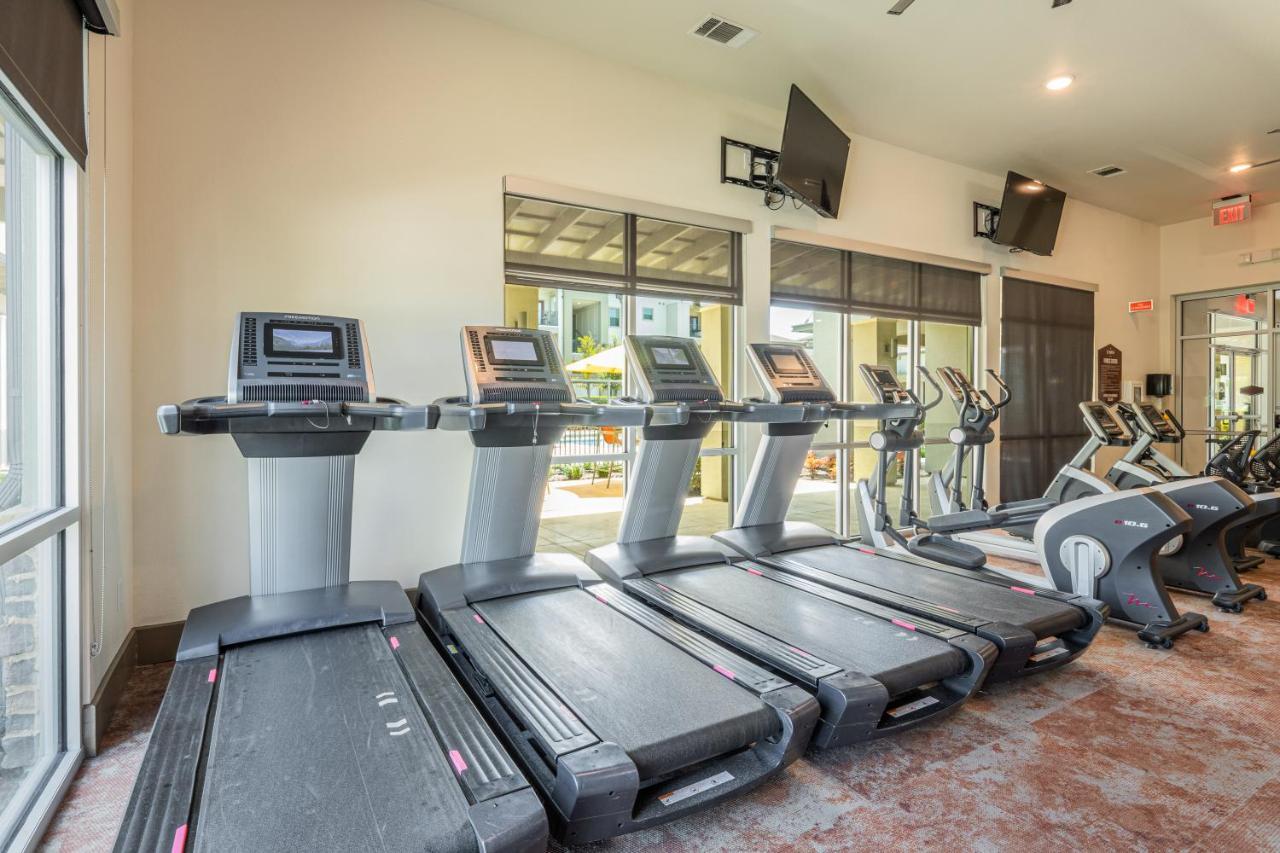 Luxe 3B/2B Getaway - Pool, Gym, Parking, Pet Wash Leilighet Leander Eksteriør bilde