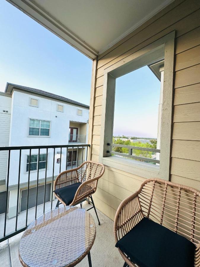 Luxe 3B/2B Getaway - Pool, Gym, Parking, Pet Wash Leilighet Leander Eksteriør bilde