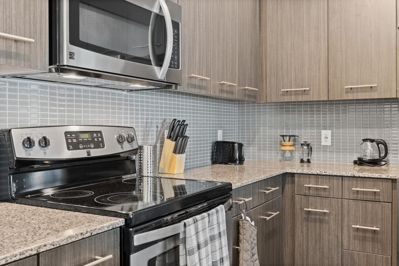 Luxe 3B/2B Getaway - Pool, Gym, Parking, Pet Wash Leilighet Leander Eksteriør bilde
