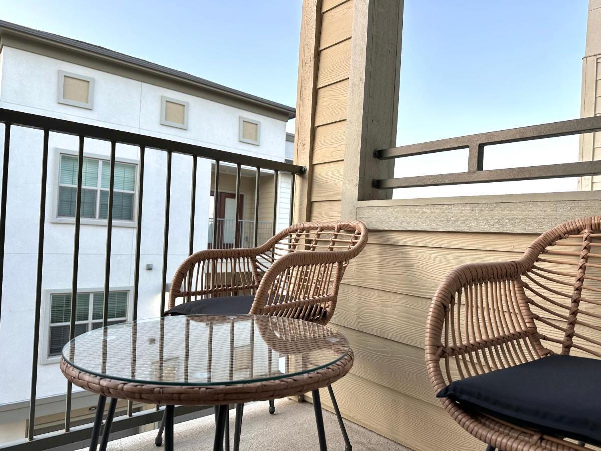 Luxe 3B/2B Getaway - Pool, Gym, Parking, Pet Wash Leilighet Leander Eksteriør bilde