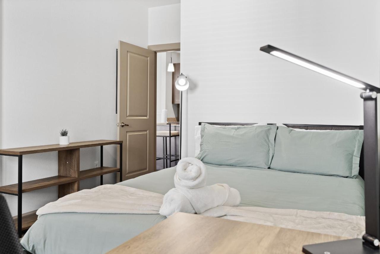 Luxe 3B/2B Getaway - Pool, Gym, Parking, Pet Wash Leilighet Leander Eksteriør bilde